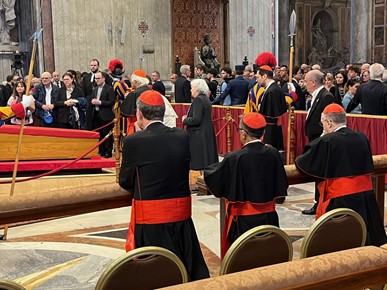 /A/2025/4/E/Kardinal Bozanić odao počast blagopokojnom papi Franji (2).jpg