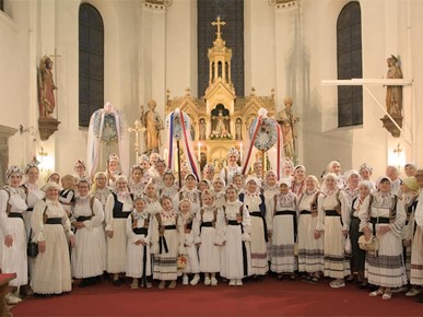 /A/2025/8/A/Proslavljena 350. obljetnica izgradnje župne crkve u Samoboru i održana zahvalna procesija za 300 godina hodošašća Majci Božjoj Bistričkoj (1).jpg