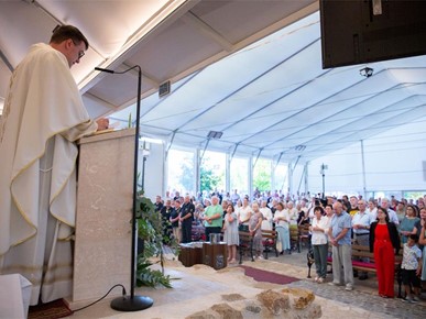 /A/2025/8/B/Nadbiskup Kutleša predvodio proslavu svetkovine Velike Gospe u Svetištu Majke Božje Remetske (7).jpg