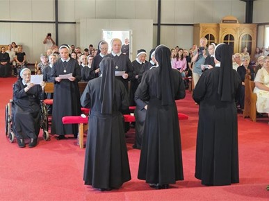 /A/2025/8/B/Polaganje doživotnih zavjeta i proslava jubileja sestara Družbe Kćeri Božjeg milosrđa (4).jpg