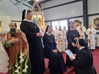 /A/2025/8/B/Polaganje doživotnih zavjeta i proslava jubileja sestara Družbe Kćeri Božjeg milosrđa (8).jpg