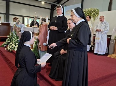 /A/2025/8/B/Polaganje doživotnih zavjeta i proslava jubileja sestara Družbe Kćeri Božjeg milosrđa (9).jpg