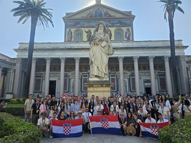 /A/2025/8/C/Mladi u Rimu (3).jpeg