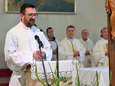 /A/2025/8/C/Sv. Klara Asiška - biskup Šaško (6).JPG