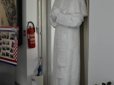 /A/2025/9/A/Biskup Gorski predvodio misu sa zazivom Duha Svetoga za učenike i djelatnike NKG-a (2).jpg