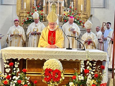 /A/2025/9/B/Kardinal Bozanić proslavio zlatnu misu u rodnom Vrbniku (7).jpg