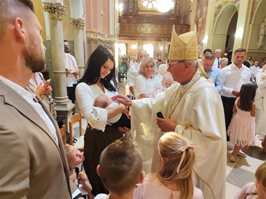 /A/2025/9/C/250920 Biskup Gorski krstio peto dijete obitelji Odorjan (10).jpg