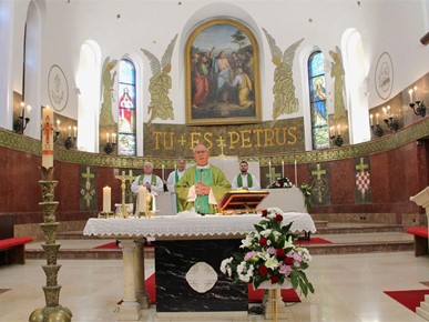 /A/2025/9/C/Biskup Gorski krstio peto dijete obitelji Šimunić u Župi sv. Petra apostola u Zagrebu (3).JPG