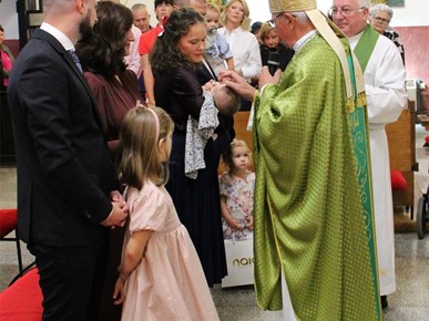 /A/2025/9/C/Biskup Gorski krstio peto dijete obitelji Šimunić u Župi sv. Petra apostola u Zagrebu (4).JPG