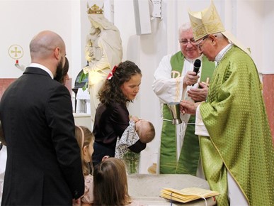 /A/2025/9/C/Biskup Gorski krstio peto dijete obitelji Šimunić u Župi sv. Petra apostola u Zagrebu (5).JPG