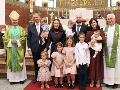 /A/2025/9/C/Biskup Gorski krstio peto dijete obitelji Šimunić u Župi sv. Petra apostola u Zagrebu (6).JPG