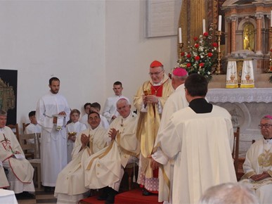 /A/2025/9/C/Kardinal Bozanić proslavio zlatnu misu u rodnom Vrbniku (17).JPG