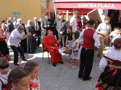 /A/2025/9/C/Kardinal Bozanić proslavio zlatnu misu u rodnom Vrbniku (18).JPG