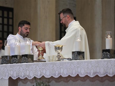 /A/2025/9/D/Nadbiskup Kutleša predvodio misno slavlje sa zazivom Duha Svetoga na početku nove akademske godine na HKS-u (16).JPG