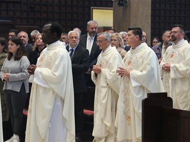 /A/2025/9/D/Nadbiskup Kutleša predvodio misno slavlje sa zazivom Duha Svetoga na početku nove akademske godine na HKS-u (3).JPG