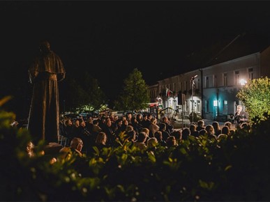 /A/2025/9/D/Održan poetsko-glazbeni program Hrvatskim kraljevima u čast u Krašiću (10).jpg