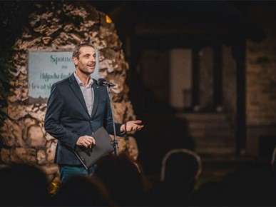 /A/2025/9/D/Održan poetsko-glazbeni program Hrvatskim kraljevima u čast u Krašiću (11).jpg