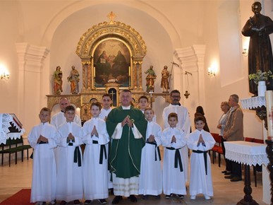 /A/2025/9/D/Šest novih ministranata uvedeno u službu u Svetoj Nedelji (2).JPG