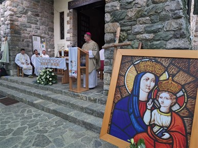 /A/2025/9/MARIJA BISTRICA/Biskup Šaško predvodio misu na Sljemenu za hodočasnike na zagrebačkom zavjetnom hodočašću u Mariju Bistricu (3).jpeg