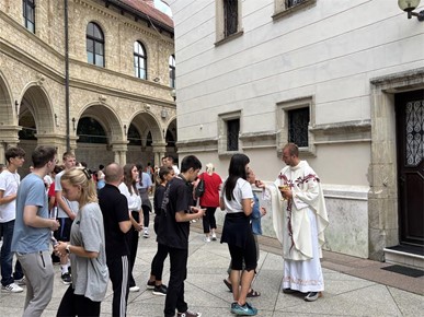 /A/2025/9/MARIJA BISTRICA/Misa - mladi/Hodočašće mladih Zagrebačke nadbiskupije u Mariju Bistricu (1).jpeg