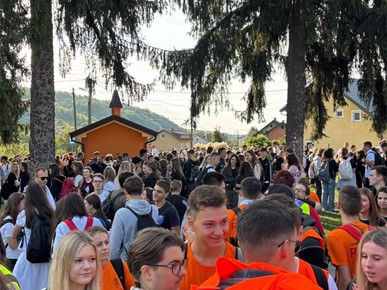 /A/2025/9/MARIJA BISTRICA/Misa - mladi/Hodočašće mladih Zagrebačke nadbiskupije u Mariju Bistricu (18).jpeg