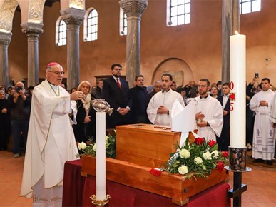 /A/2026/1/B/Posmrtni ostaci biskupa Dobrile položeni u biskupsku grobnicu u Poreču_ppb (2).jpg