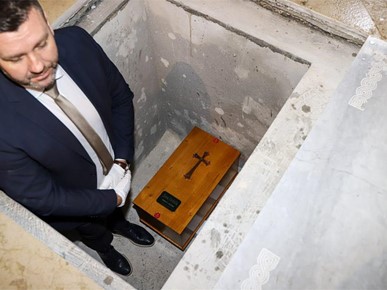 /A/2026/1/B/Posmrtni ostaci biskupa Dobrile položeni u biskupsku grobnicu u Poreču_ppb (3).jpg