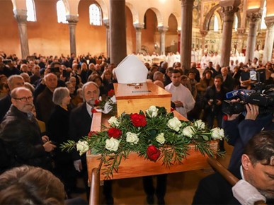 /A/2026/1/B/Posmrtni ostaci biskupa Dobrile položeni u biskupsku grobnicu u Poreču_ppb (5).jpg