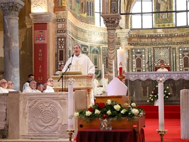 /A/2026/1/B/Posmrtni ostaci biskupa Dobrile položeni u biskupsku grobnicu u Poreču_ppb (9).jpg