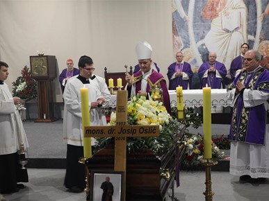 /A/2026/1/Ispraćaj mons Josipa Oslića/260115 misa zadušnica_mons. Oslić (26).JPG