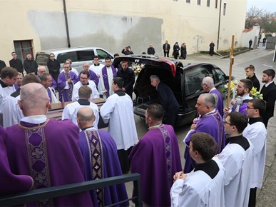 /A/2026/1/Ispraćaj mons Josipa Oslića/260115 misa zadušnica_mons. Oslić (31).JPG