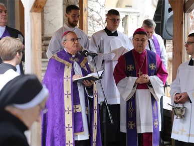 /A/2026/1/Ispraćaj mons Josipa Oslića/Sprovod mons. Josipa Oslića (10).JPG