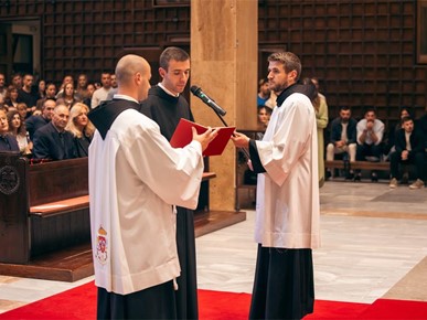 /A/2026/10/A/Fra Antonio Knezović položio svečane zavjete u jubilarnoj godini sv. Franje (11).jpg