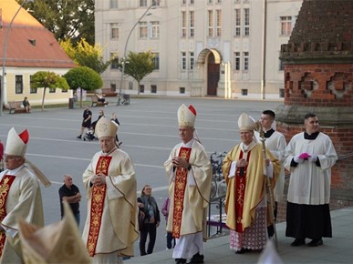 /A/2026/10/A/Proslavljen srebrni biskupski jubilej đakovačko-osječkog nadbiskupa Đure Hranića (9).jpg