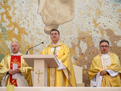 /A/2026/10/B/Biskup Šaško posvetio crkvu u Župi bl. Alojzija Stepinca, Bestovje-Novaki-Rakitje (4).jpg