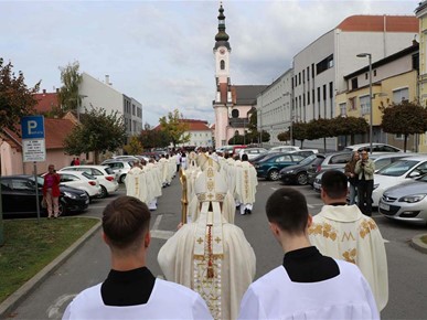 /A/2026/10/E/261015-Kardinal-Bozanić-predvodio-misu-na-sv.-Tereziju-Avilsku-_12_.jpg