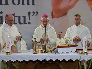/A/2026/10/G/261022 Nadbiskup Kutleša predvodio misno slavlje svetkovine sv. Ivana Pavla II. u Jelkovcu (13).JPG