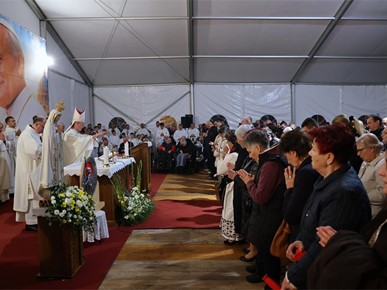/A/2026/10/G/261022 Nadbiskup Kutleša predvodio misno slavlje svetkovine sv. Ivana Pavla II. u Jelkovcu (21).JPG