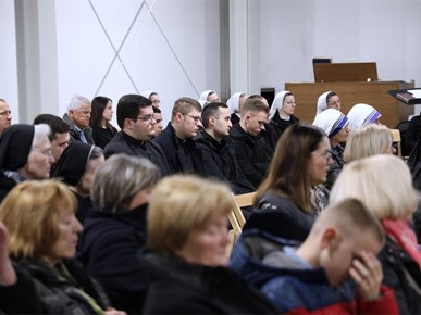 /A/2026/2/B/260207 Biskup Kovač predvodio misno slavlje prvog dana trodnevnice uoči Stepinčeva (17).JPG