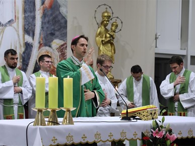 /A/2026/2/B/260207 Biskup Kovač predvodio misno slavlje prvog dana trodnevnice uoči Stepinčeva (28).JPG