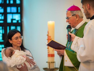 /A/2026/2/D/Biskup Gorski krstio peto dijete obitelji Prljević (7).jpg