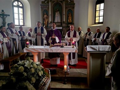 /A/2026/2/D/Misa zadušnica i sprovodni obredi za vlč. Stjepana Lukeca (5).jpg