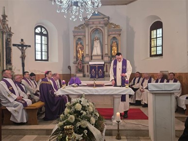 /A/2026/2/D/Misa zadušnica i sprovodni obredi za vlč. Stjepana Lukeca (8).jpg