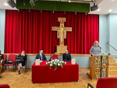 /A/2026/2/D/Predstavljena crkvena pjesmarica Hvalite Boga u svetištu njegovu (1).jpg