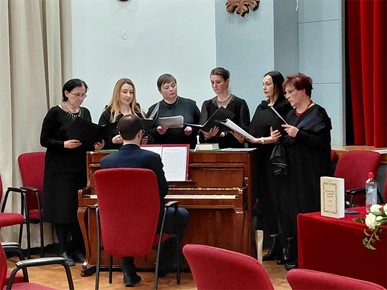 /A/2026/2/D/Predstavljena crkvena pjesmarica Hvalite Boga u svetištu njegovu (3).jpg