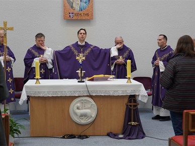 /A/2026/2/E/Biskup Kovač u sjedištu HBK-a predvodio misu za mir (3).jpg