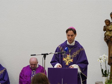 /A/2026/2/E/Biskup Kovač u sjedištu HBK-a predvodio misu za mir (4).jpg