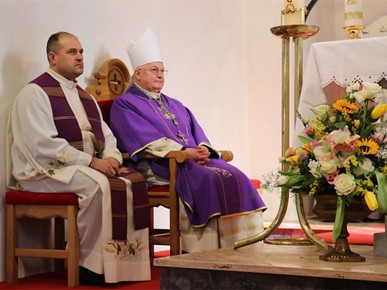 /A/2026/2/E/Biskup Razum predvodio misu zahvalnicu u rodnoj Župi sv. Martina biskupa (11).jpg