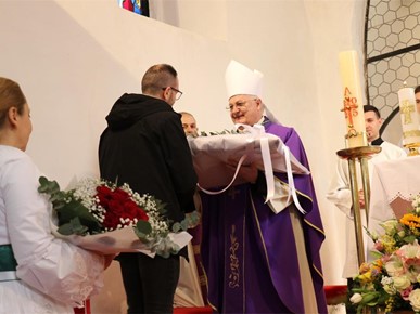 /A/2026/2/E/Biskup Razum predvodio misu zahvalnicu u rodnoj Župi sv. Martina biskupa (9).jpg