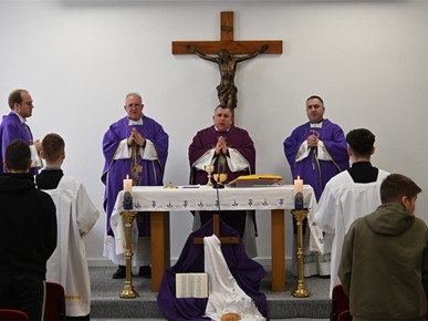 /A/2026/2/E/Ministranti Zadarske nadbiskupije posjetili Međubiskupijsko sjemenište na zagrebačkoj Šalati (3).JPG